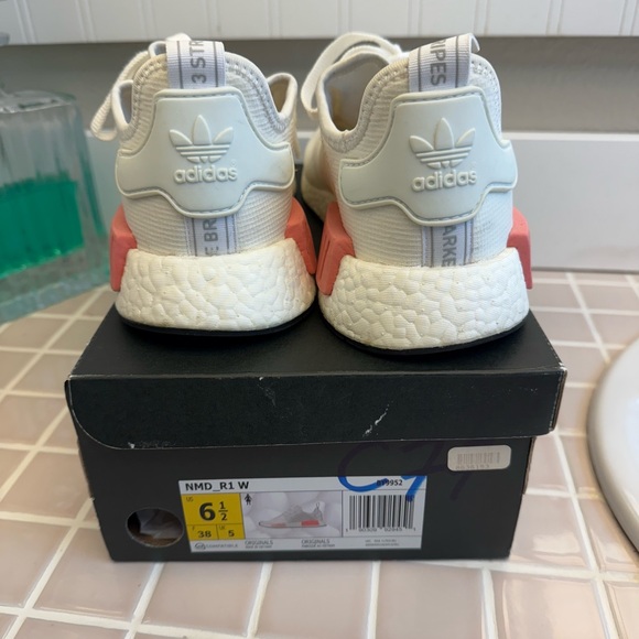 Adidas NMD Rose GOAT Authentication - Picture 4 of 6